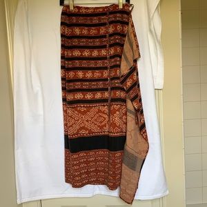 Limited brand skirt long. Size medium. 100% silk.